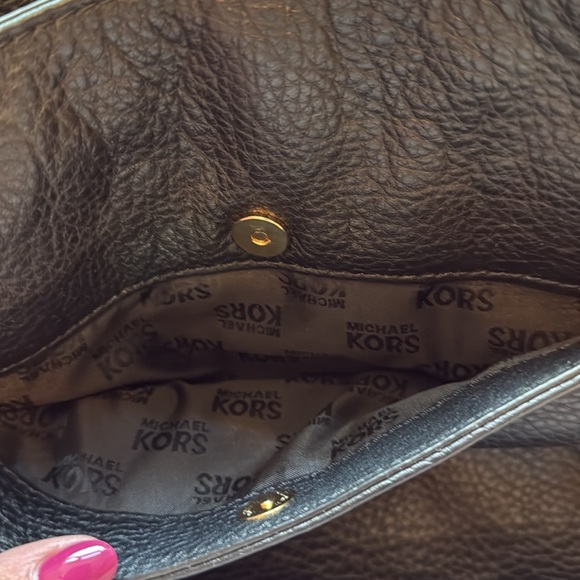 Michael Kors Crossbody Pebbles Leather Bag - Picture 4 of 10